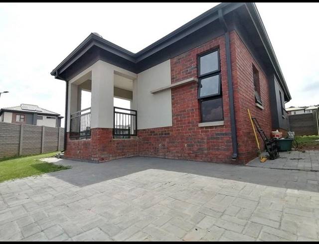 3 BEDROOM PROPERTY TO RENT IN LOTUS GARDENS